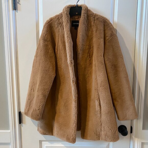 Express Light Brown Faux Fur Coat Size Medium NWT - Picture 4 of 14